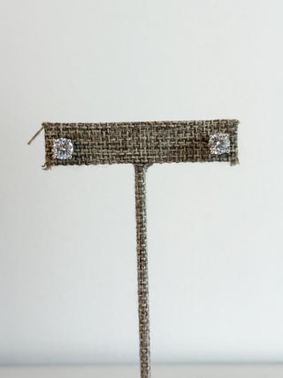 Diamond Stud by Chansutt Pearls